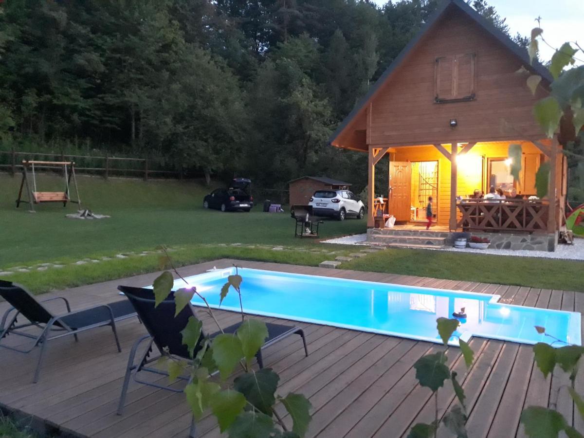 Domek Skowronek Z Basenem Lesko Exteriér fotografie